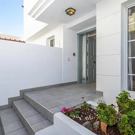 Lotus By Villa Puerto del Carmen (Lanzarote)