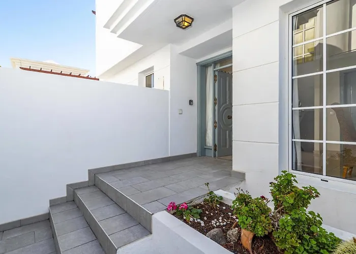 Lotus By فيلة بويرتو ذيل كارمين